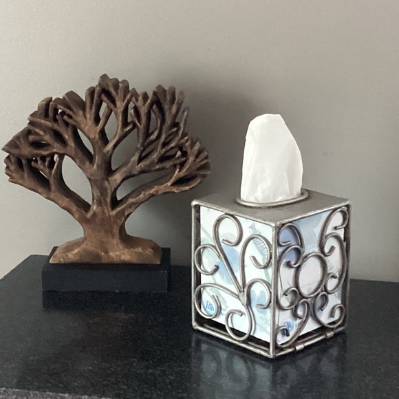 PIER 1 MEDICI METAL DISTRESSED WROUGHT IRON ANTIQUE SILVER TISSUE BOX HOLDER - Picture 1 of 5